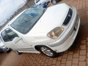 Toyota Raum 2000 White
