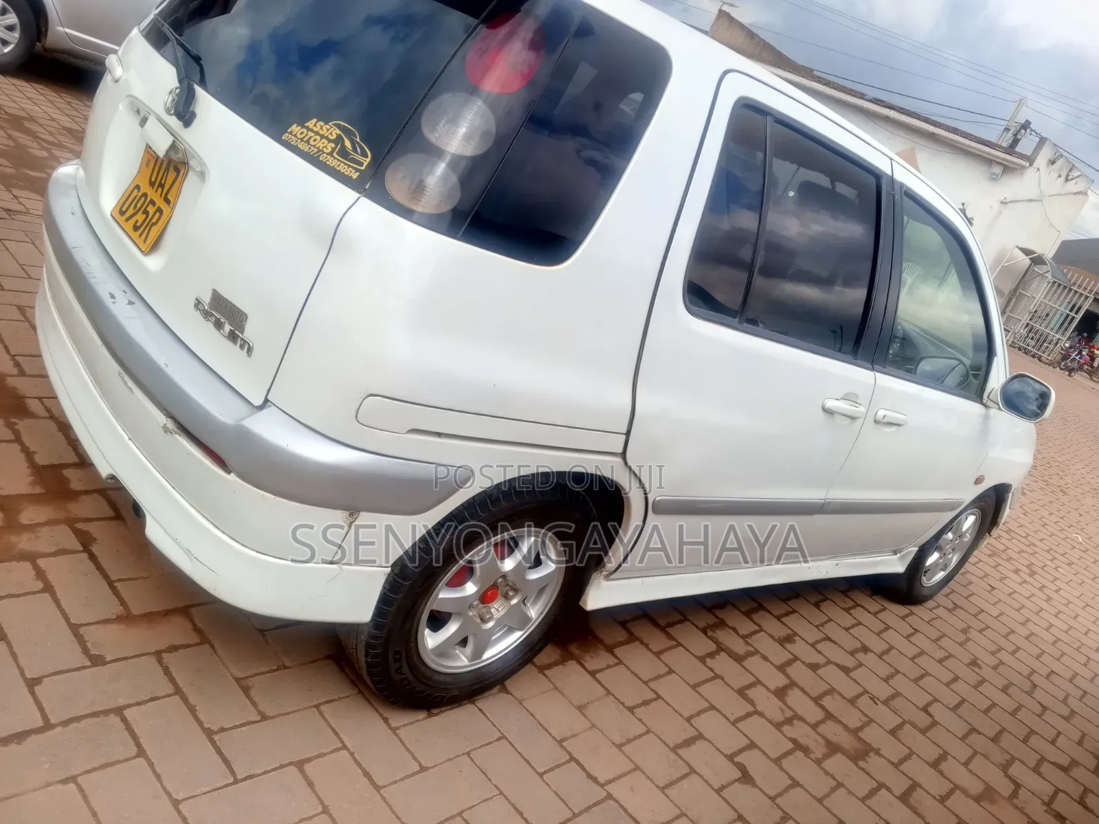 Toyota Raum 2000 White