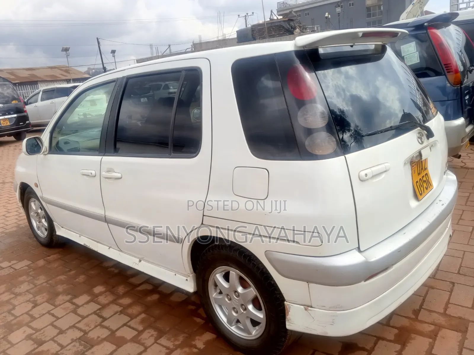 Toyota Raum 2000 White