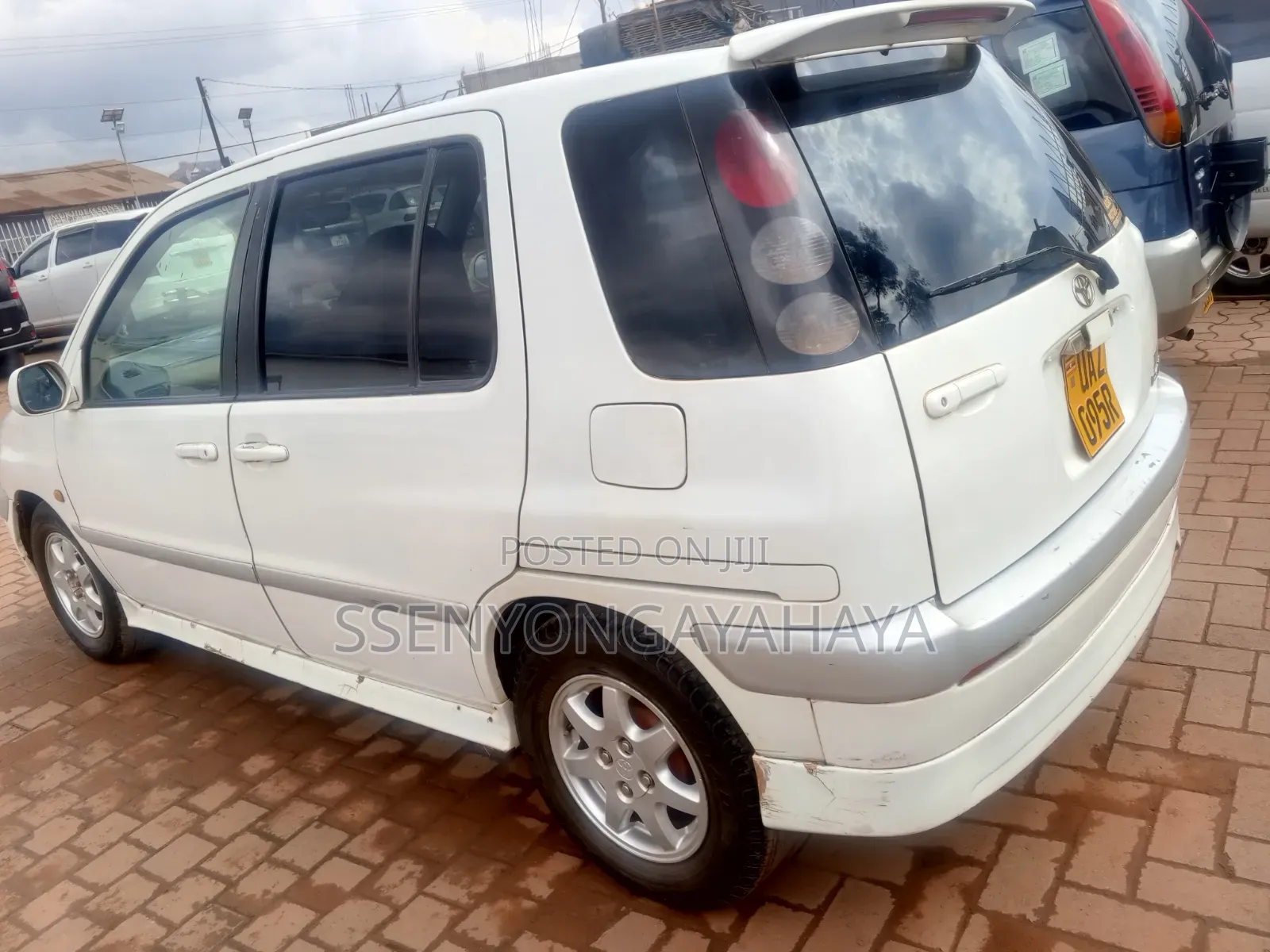 Toyota Raum 2000 White