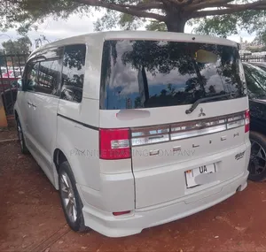 Mitsubishi Delica 2013 White