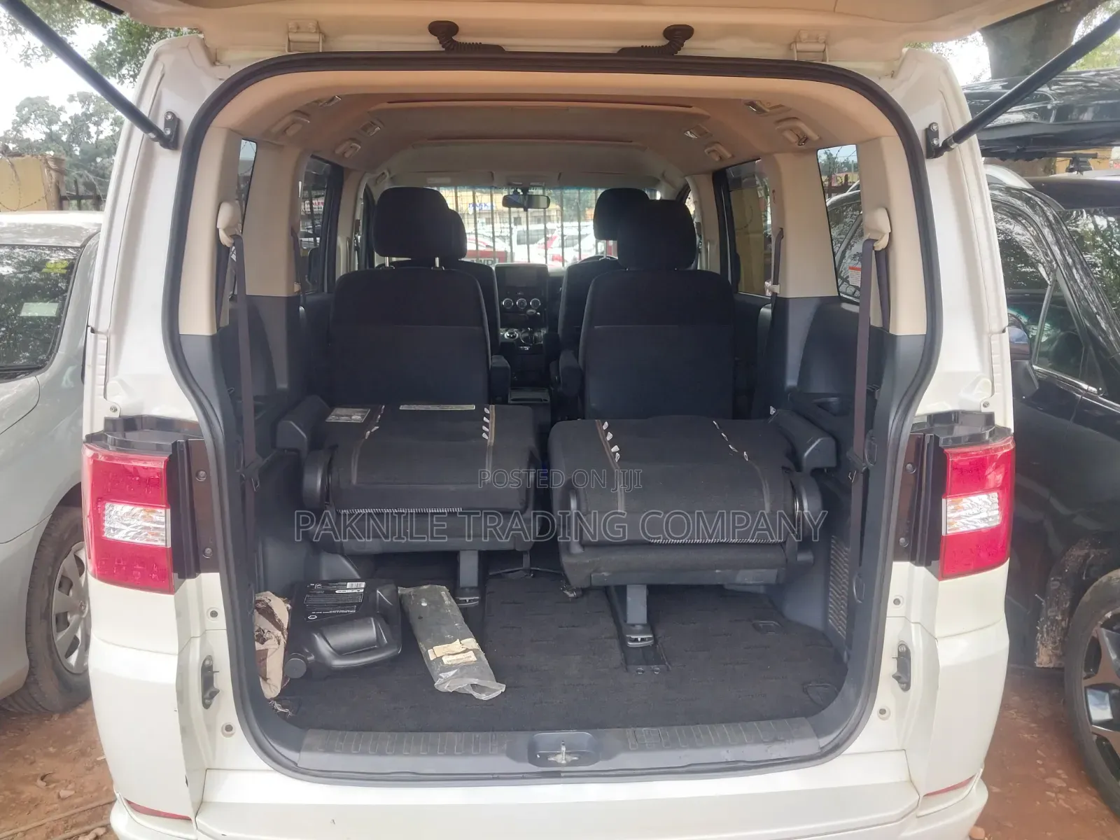Mitsubishi Delica 2013 White