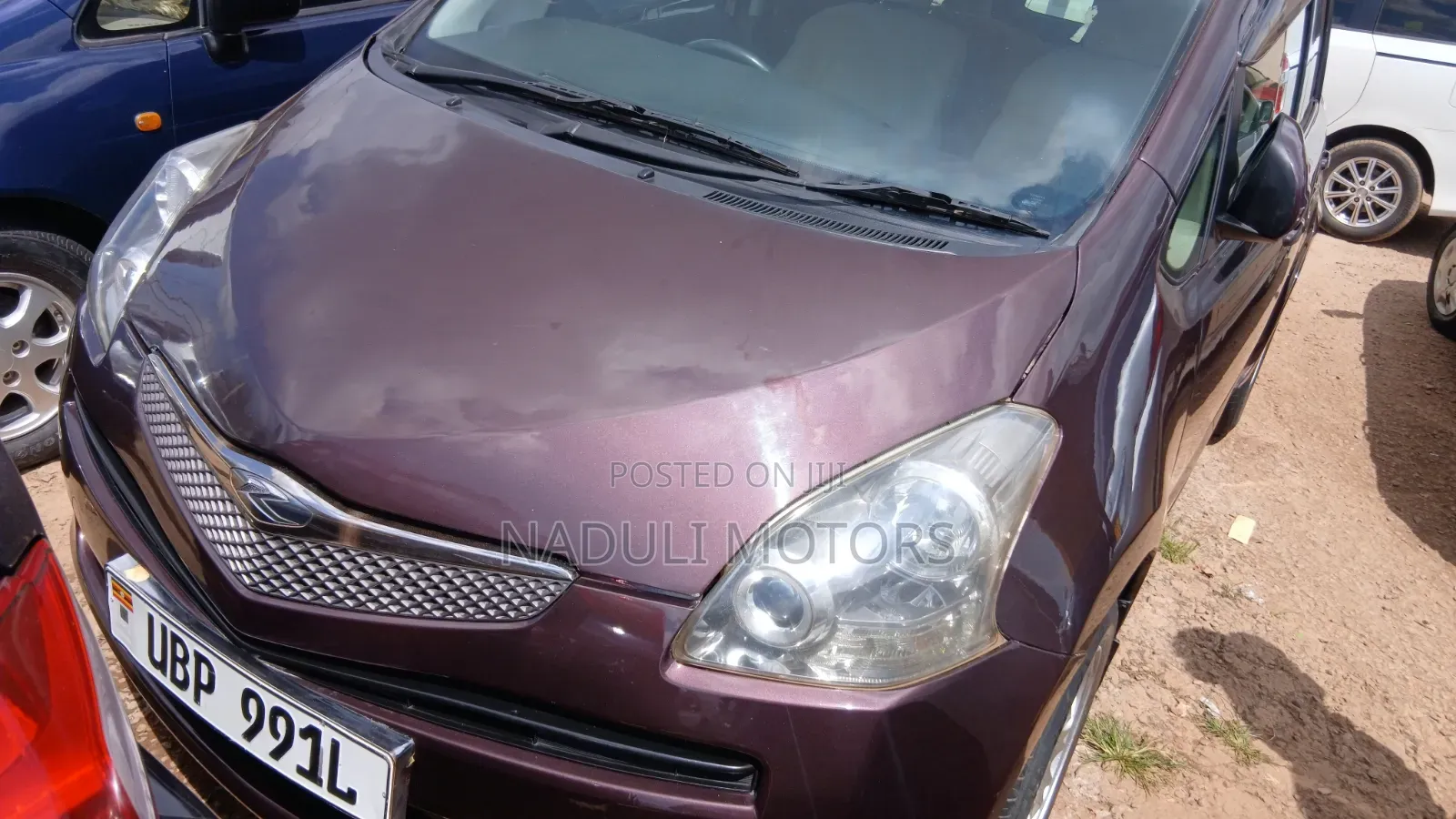 Toyota Ractis 2010 Red