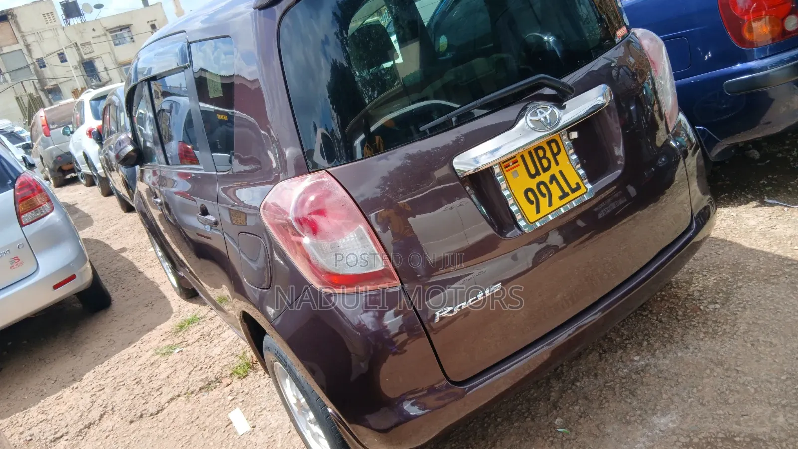 Toyota Ractis 2010 Red