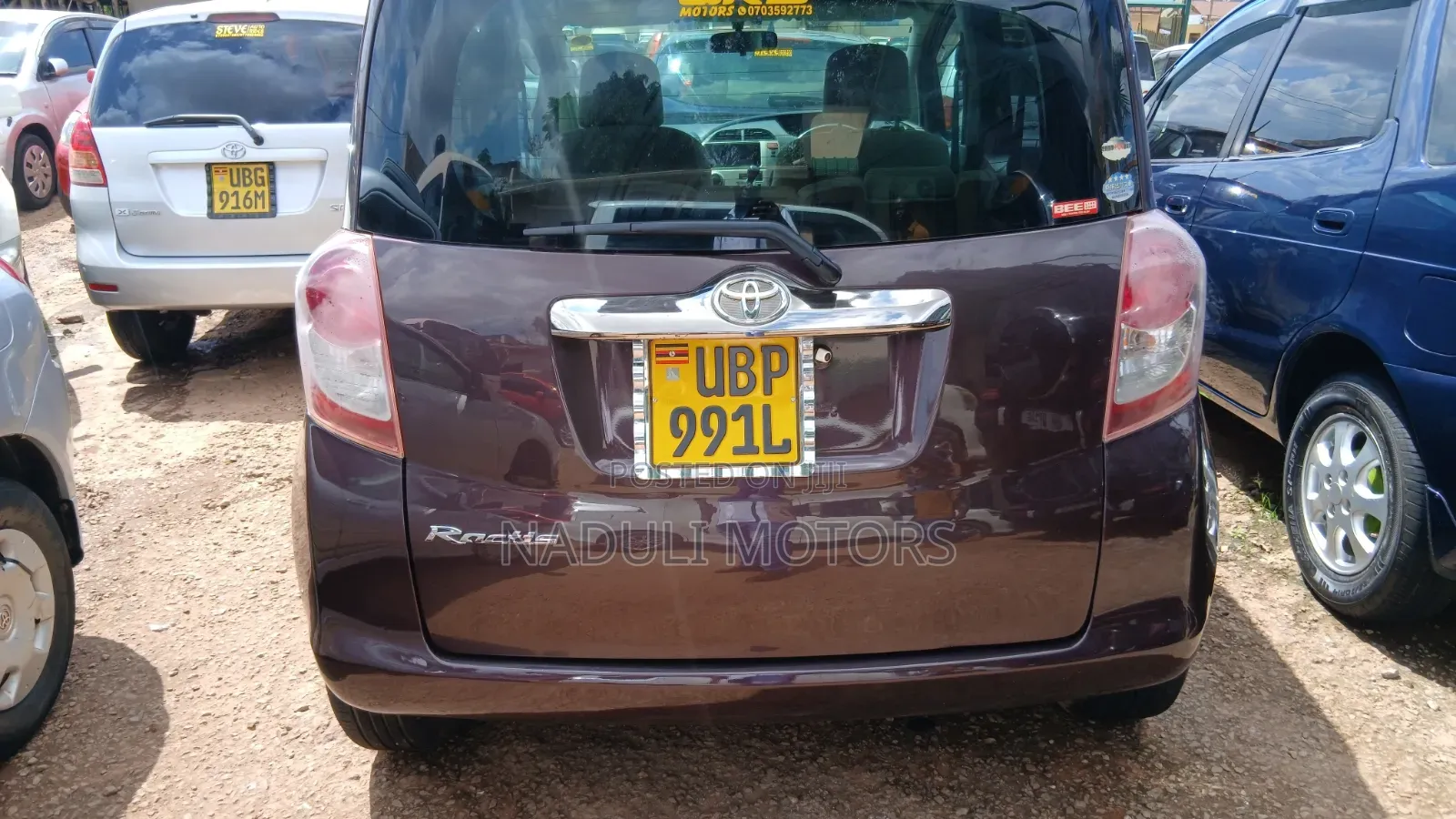 Toyota Ractis 2010 Red