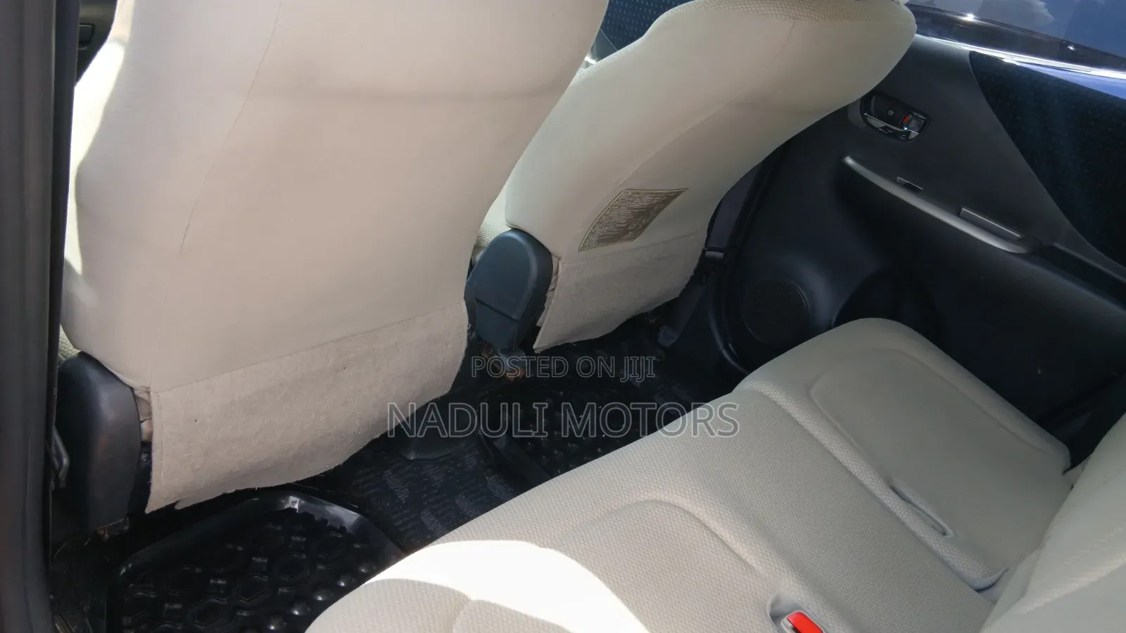 Toyota Ractis 2010 Red