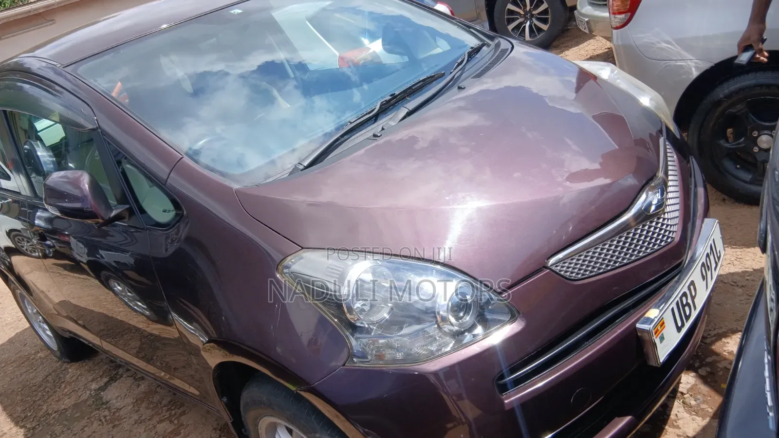 Toyota Ractis 2010 Red