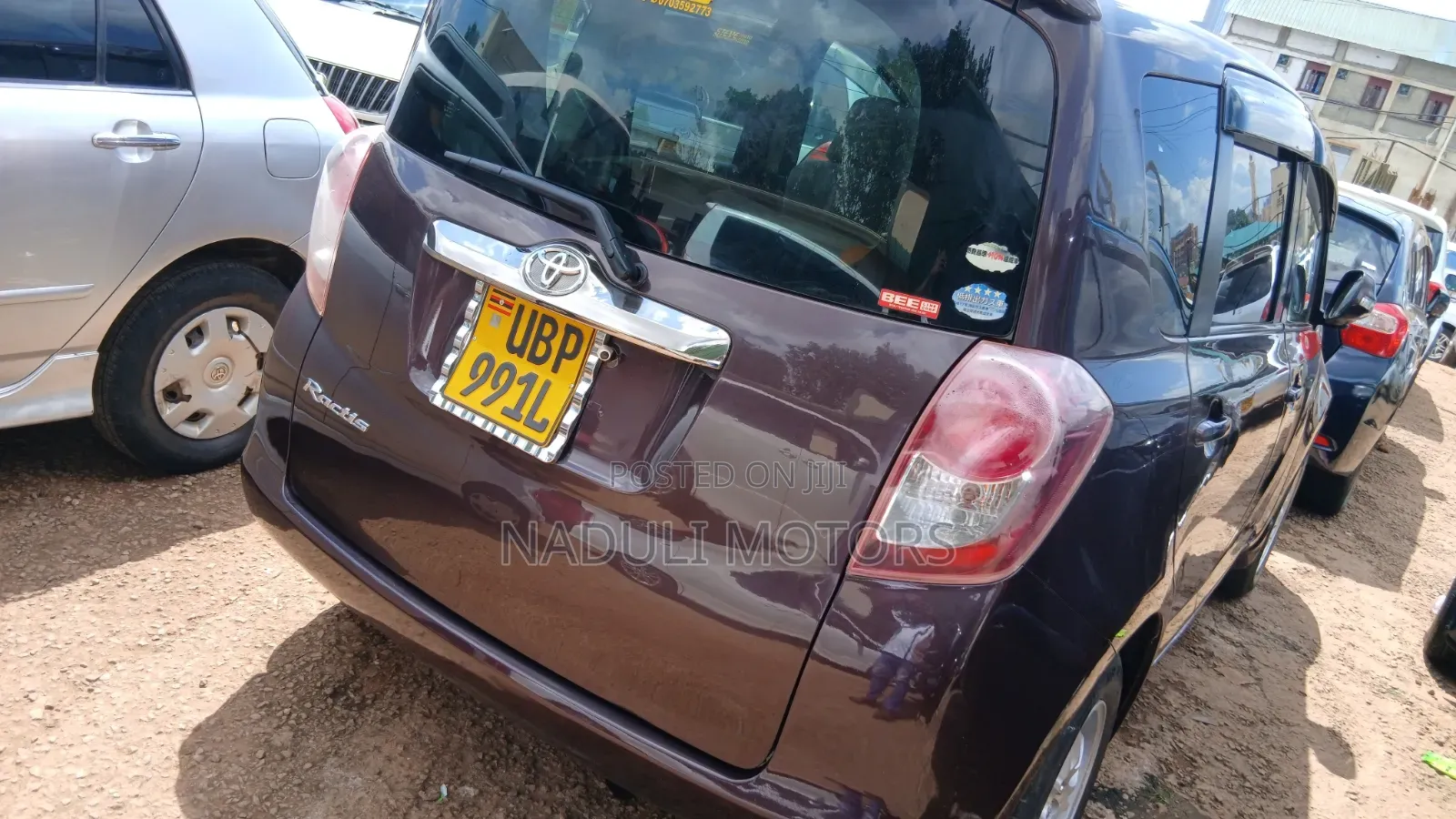 Toyota Ractis 2010 Red