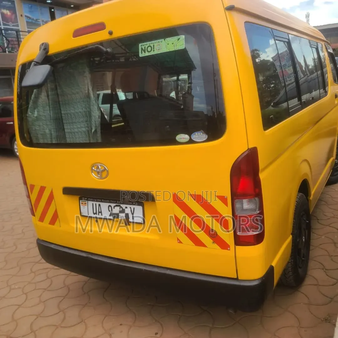 Toyota HiAce 2012 Yellow