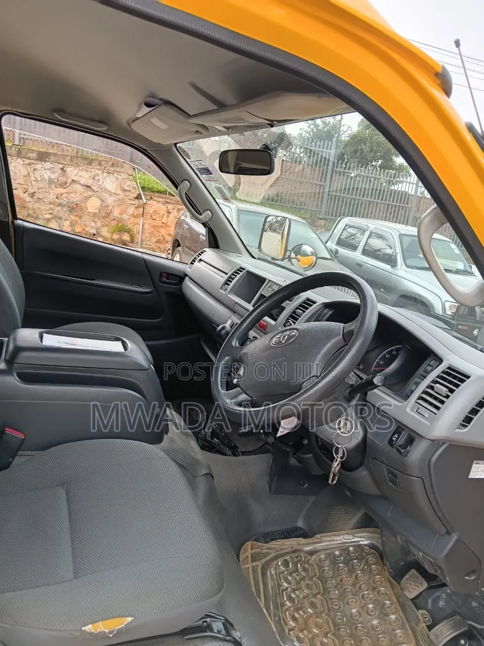 Toyota HiAce 2012 Yellow