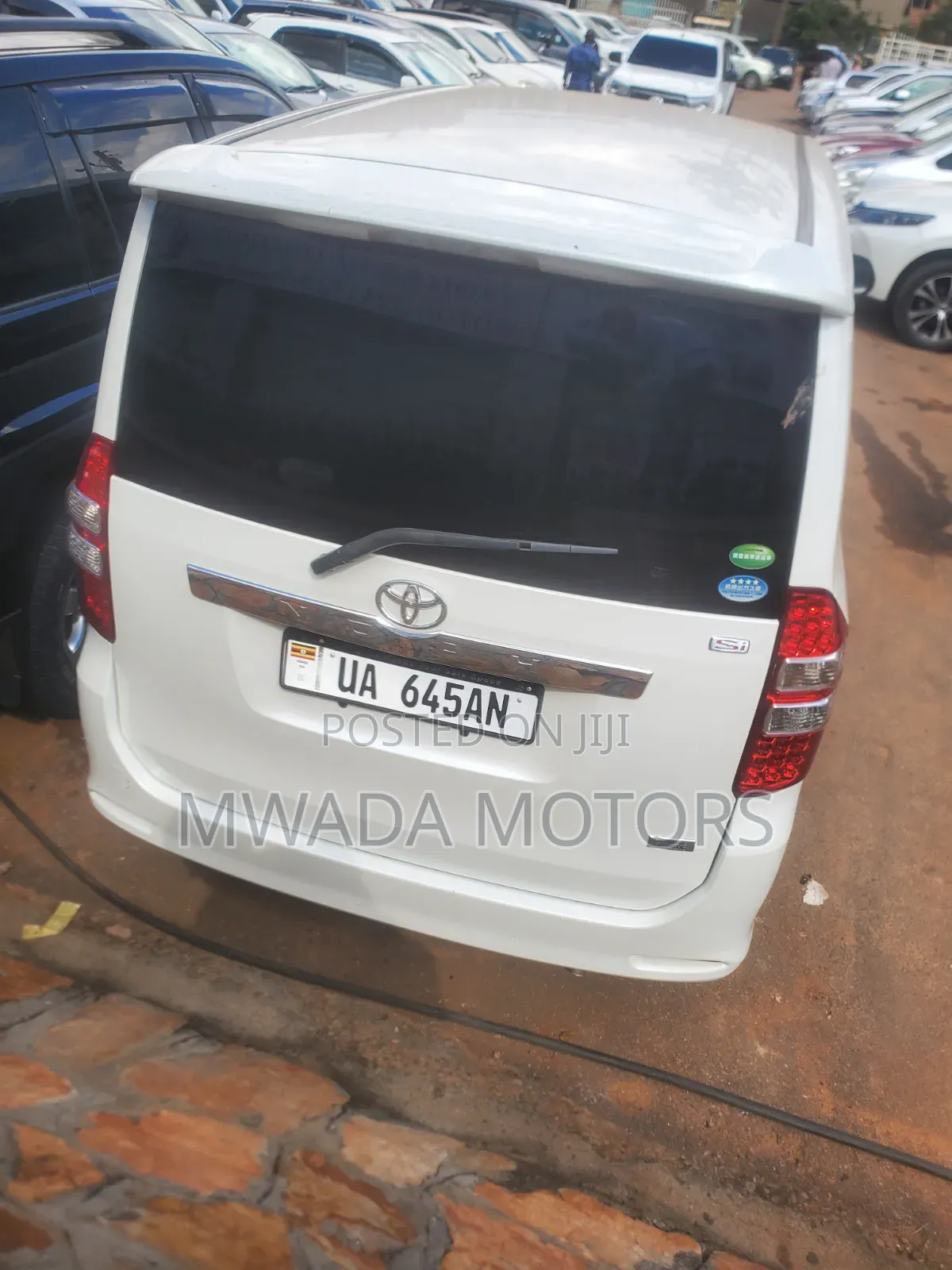 Toyota Noah 2012 White