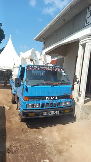 Elf Isuzu 1989 Blue