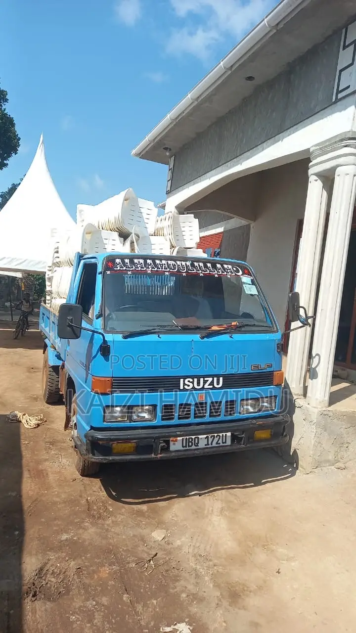 Elf Isuzu 1989 Blue
