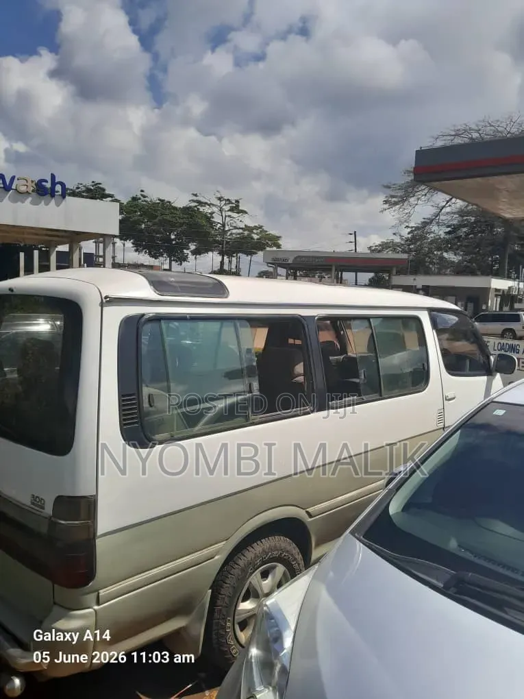 Toyota HiAce 2002 White