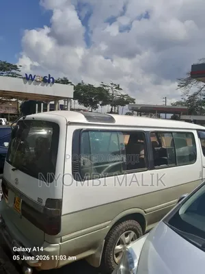Toyota HiAce 2002 White