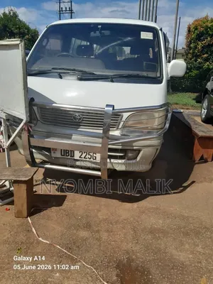 Toyota HiAce 2002 White