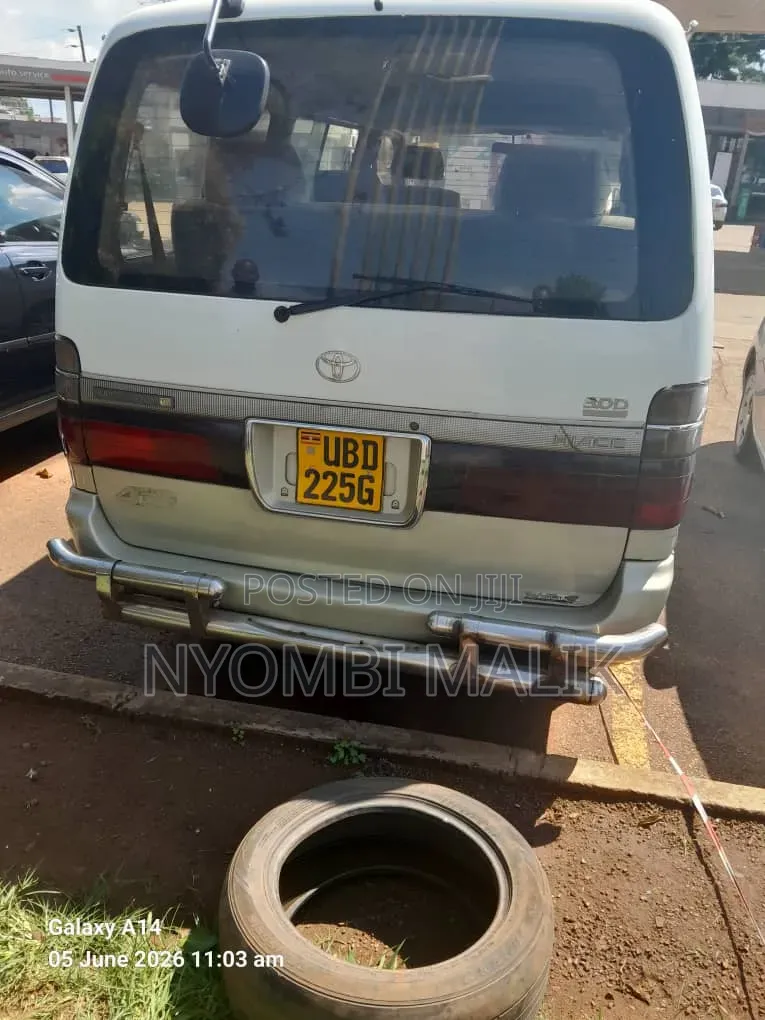 Toyota HiAce 2002 White