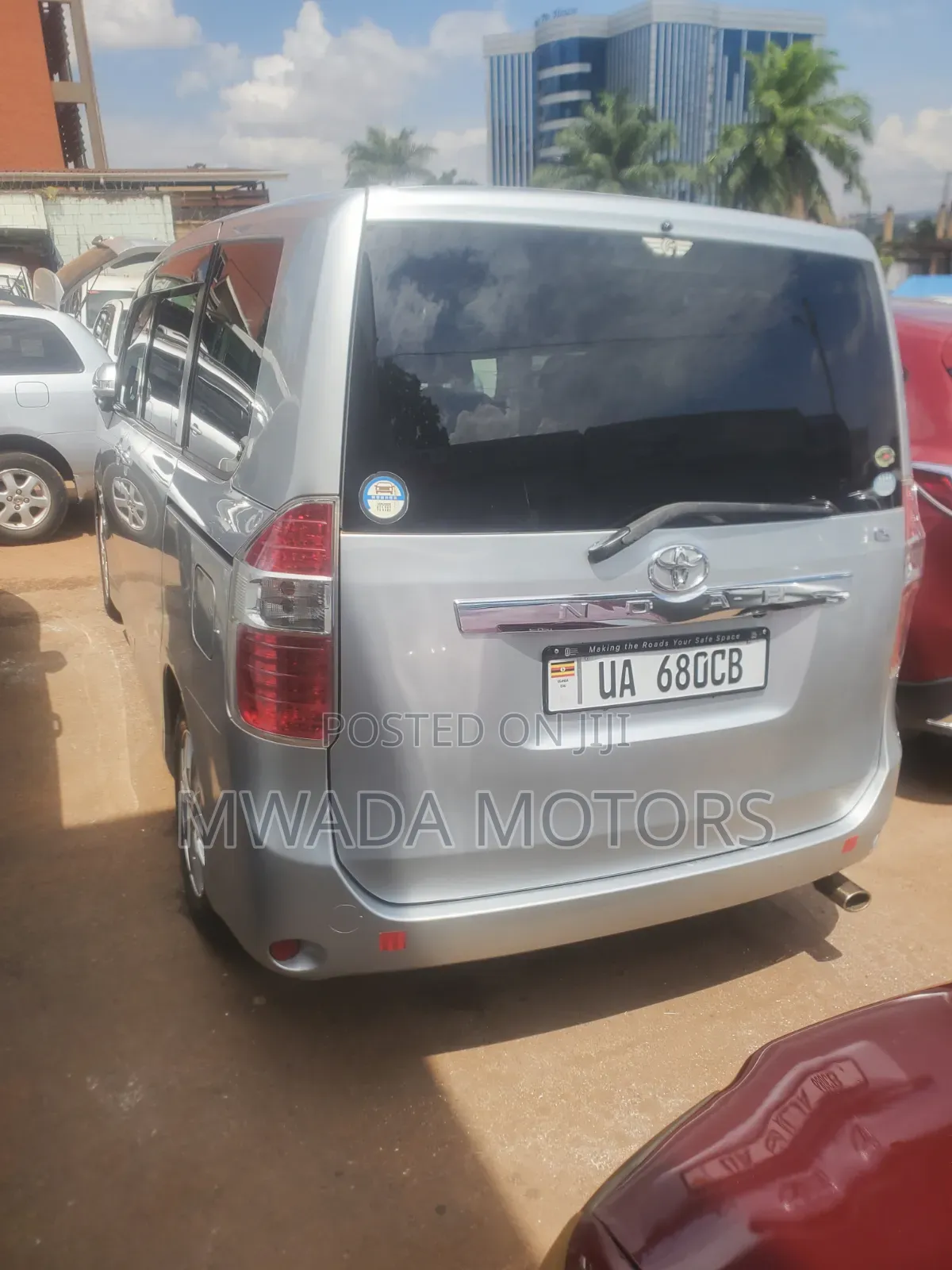 Toyota Noah 2012 Silver
