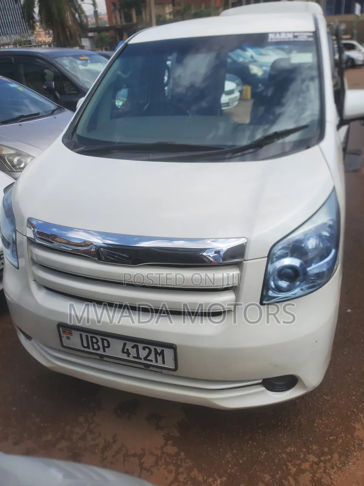 Toyota Noah 2010 White