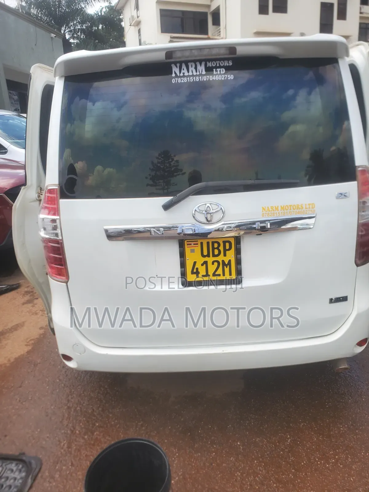 Toyota Noah 2010 White