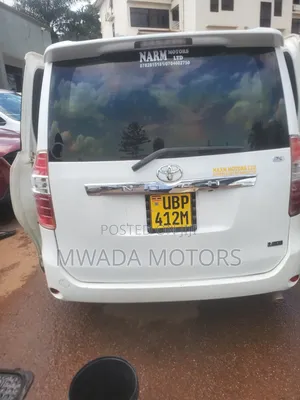 Toyota Noah 2010 White