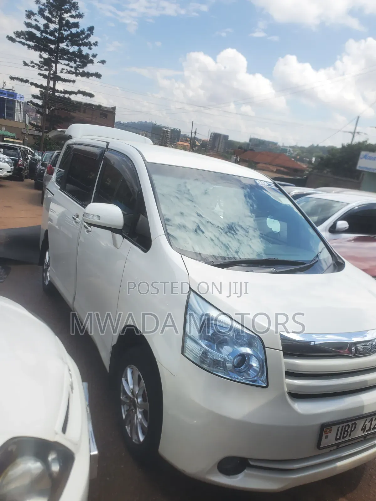 Toyota Noah 2010 White
