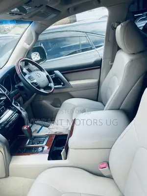 Toyota Land Cruiser 2015 White