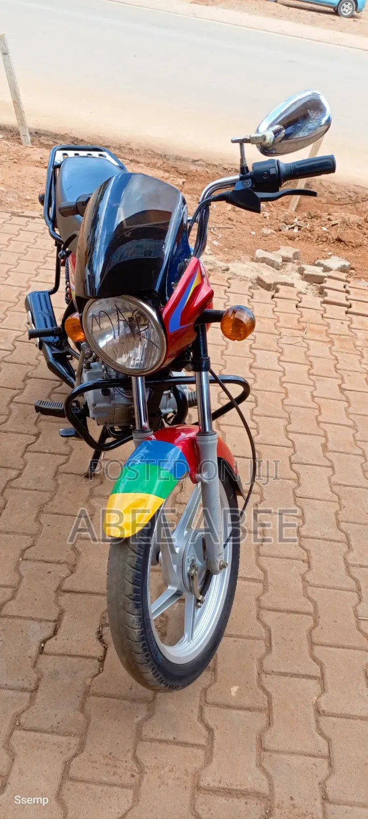 Bajaj Boxer 125 2025 Red
