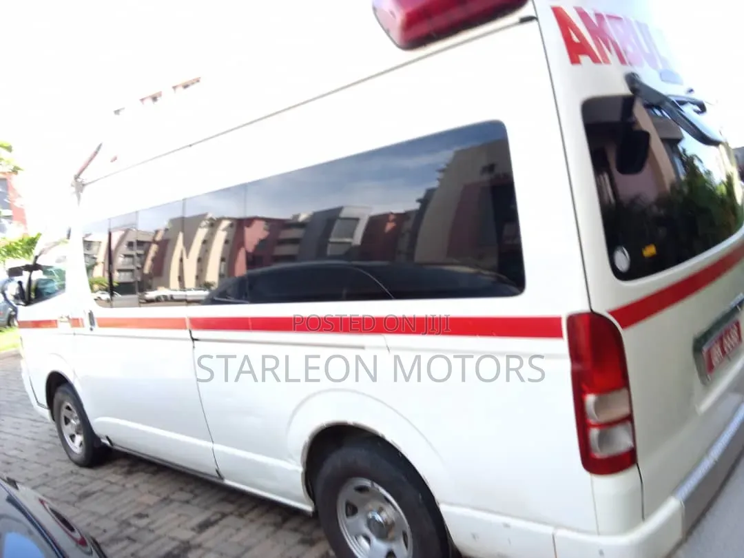 Toyota HiAce 2013 White