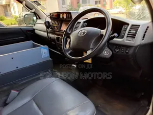 Toyota HiAce 2013 White