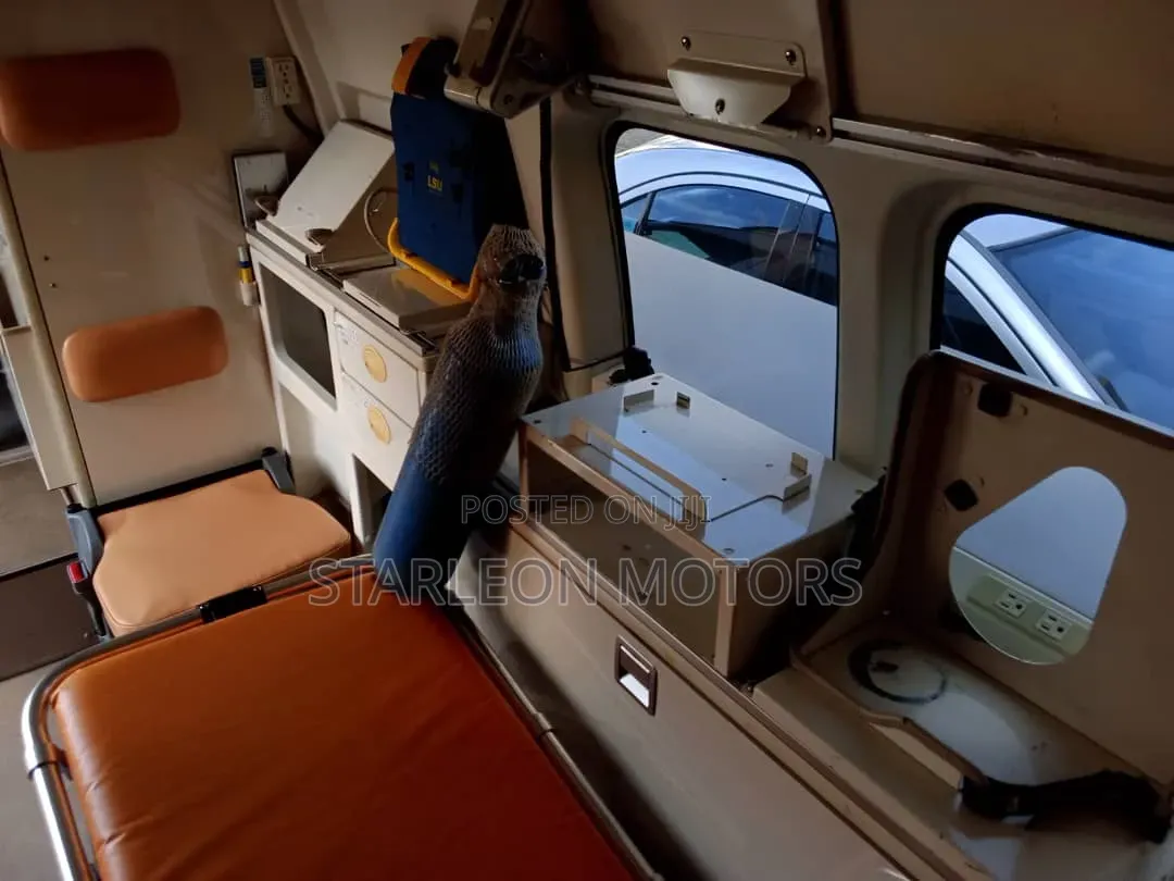 Toyota HiAce 2013 White