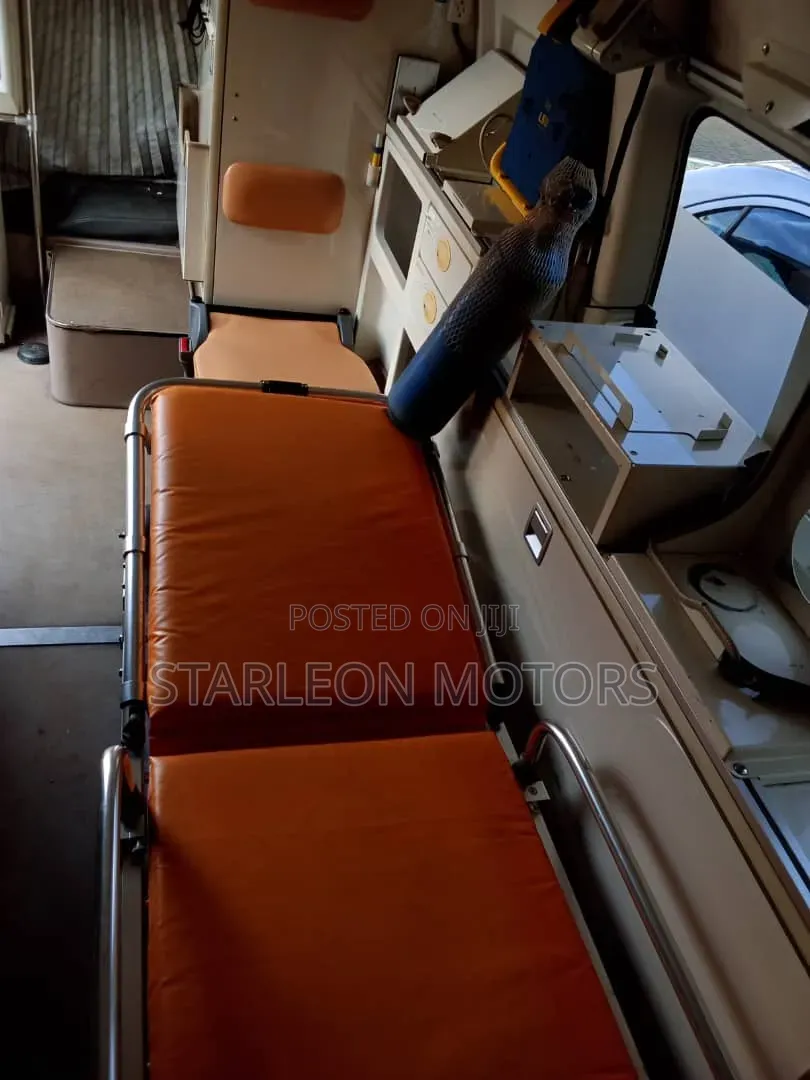 Toyota HiAce 2013 White