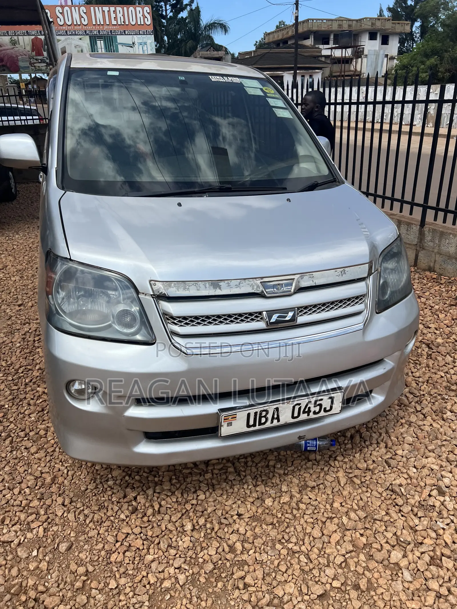 Toyota Noah 2.0 143hp FWD (7 Seater) 2008 Silver