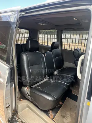 Toyota Noah 2.0 143hp FWD (7 Seater) 2008 Silver