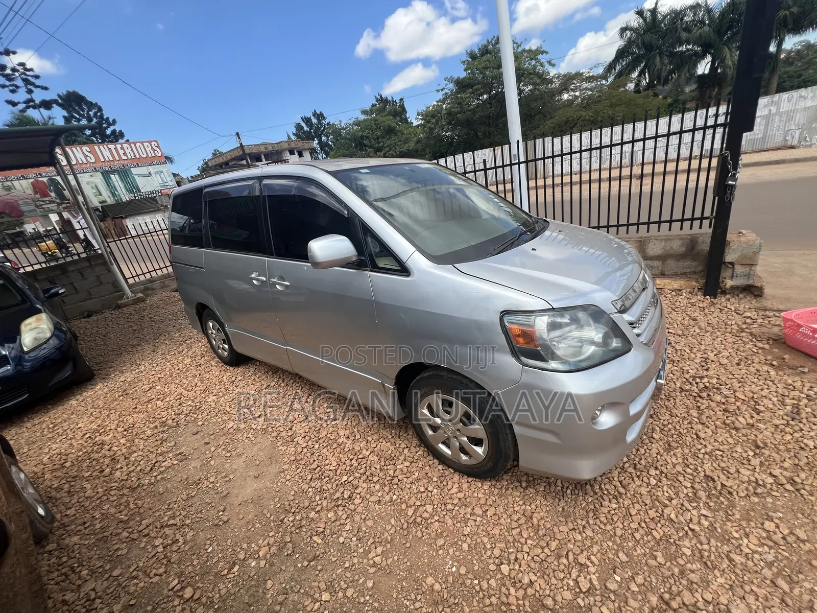 Toyota Noah 2.0 143hp FWD (7 Seater) 2008 Silver