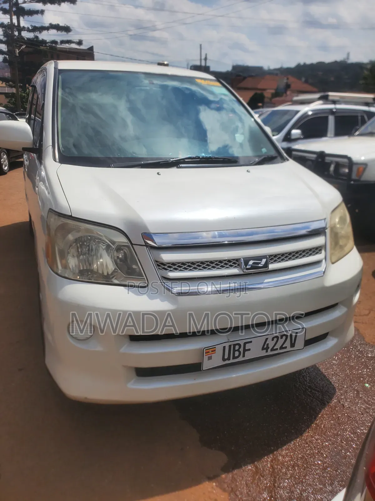 Toyota Noah 2005 White