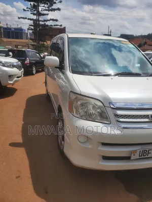 Toyota Noah 2005 White