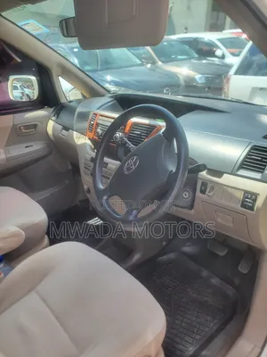 Toyota Noah 2005 White