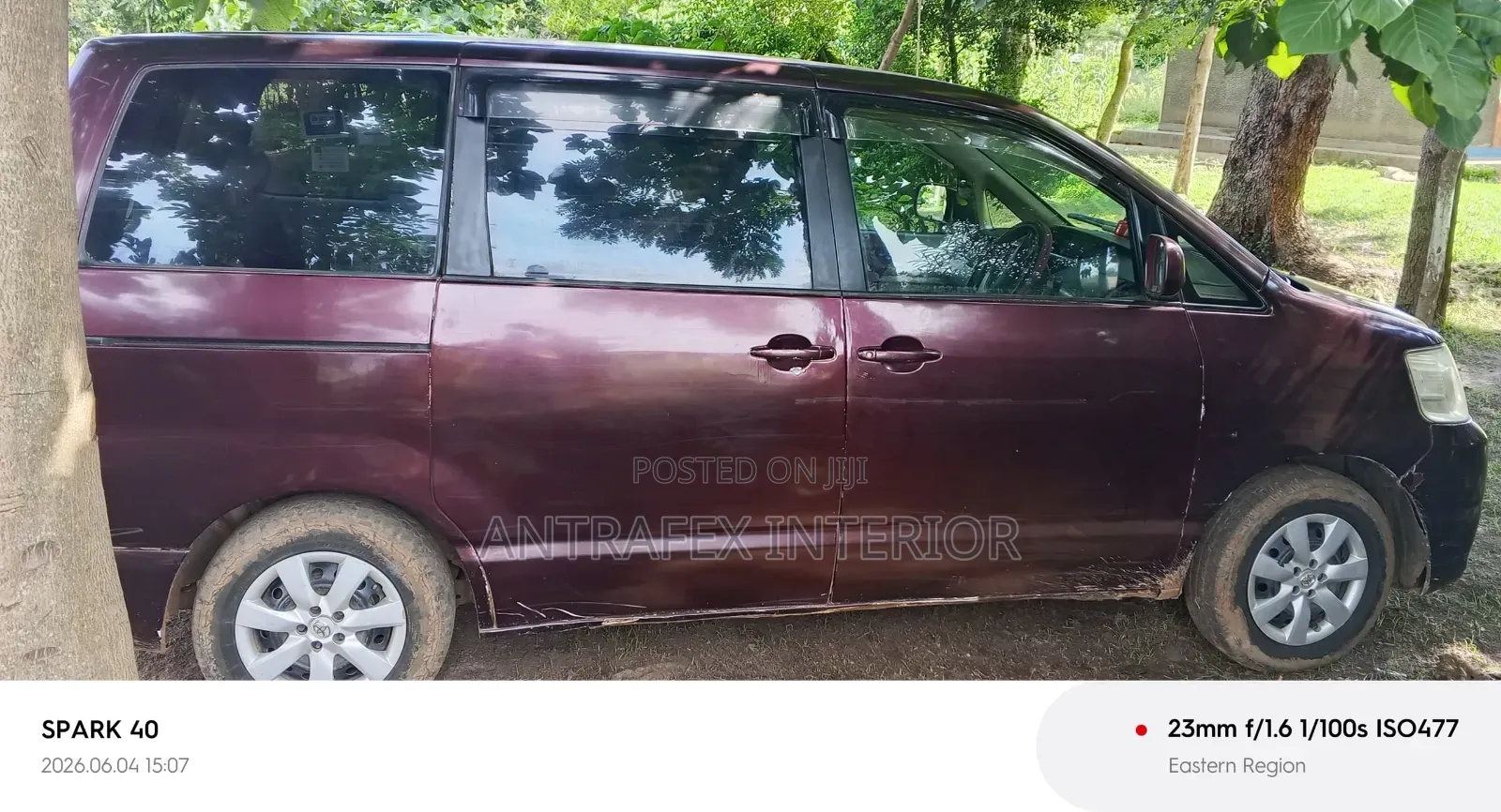 Toyota Noah 2.0 143hp AWD (8 Seater) 2009 Maroon