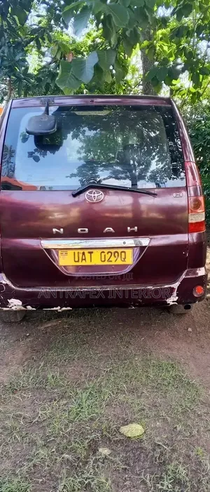 Toyota Noah 2.0 143hp AWD (8 Seater) 2009 Maroon