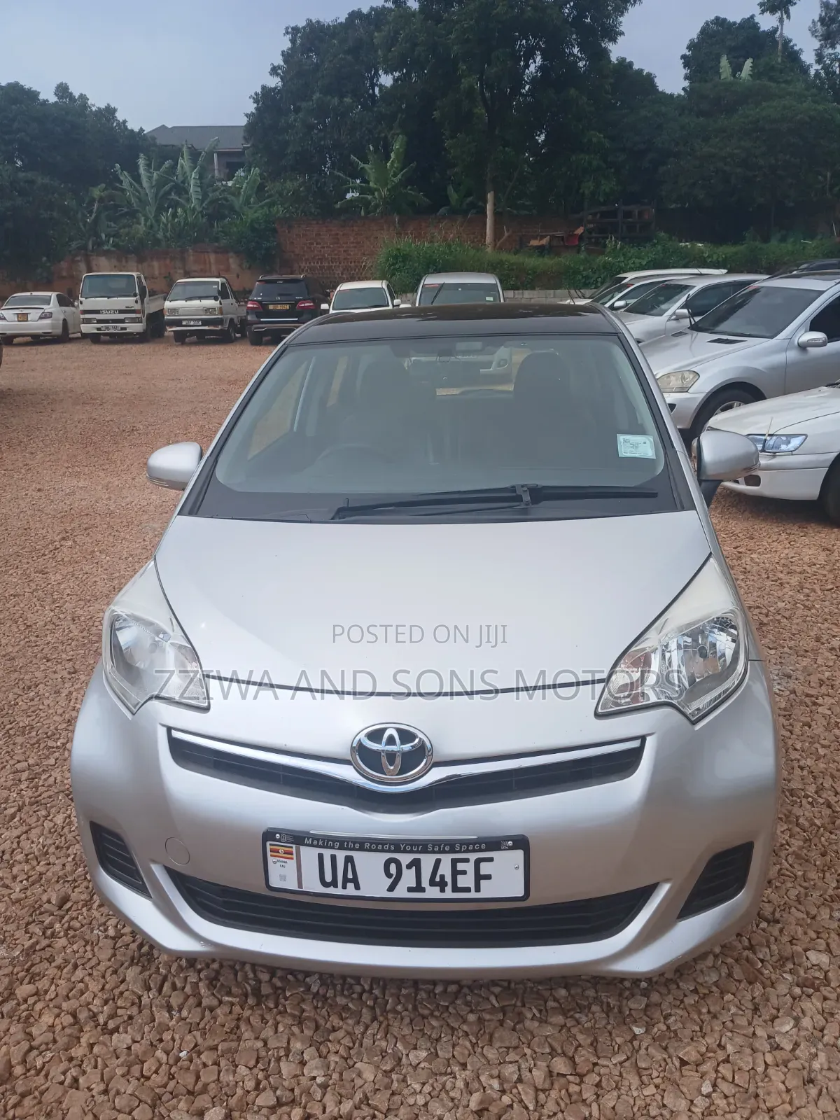 Toyota Ractis 1.3 FWD 2013 Silver