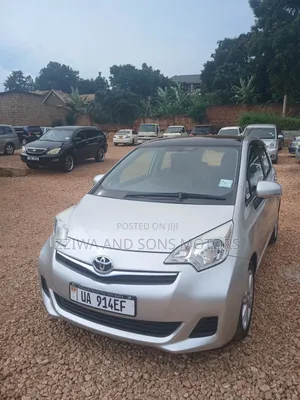 Toyota Ractis 1.3 FWD 2013 Silver