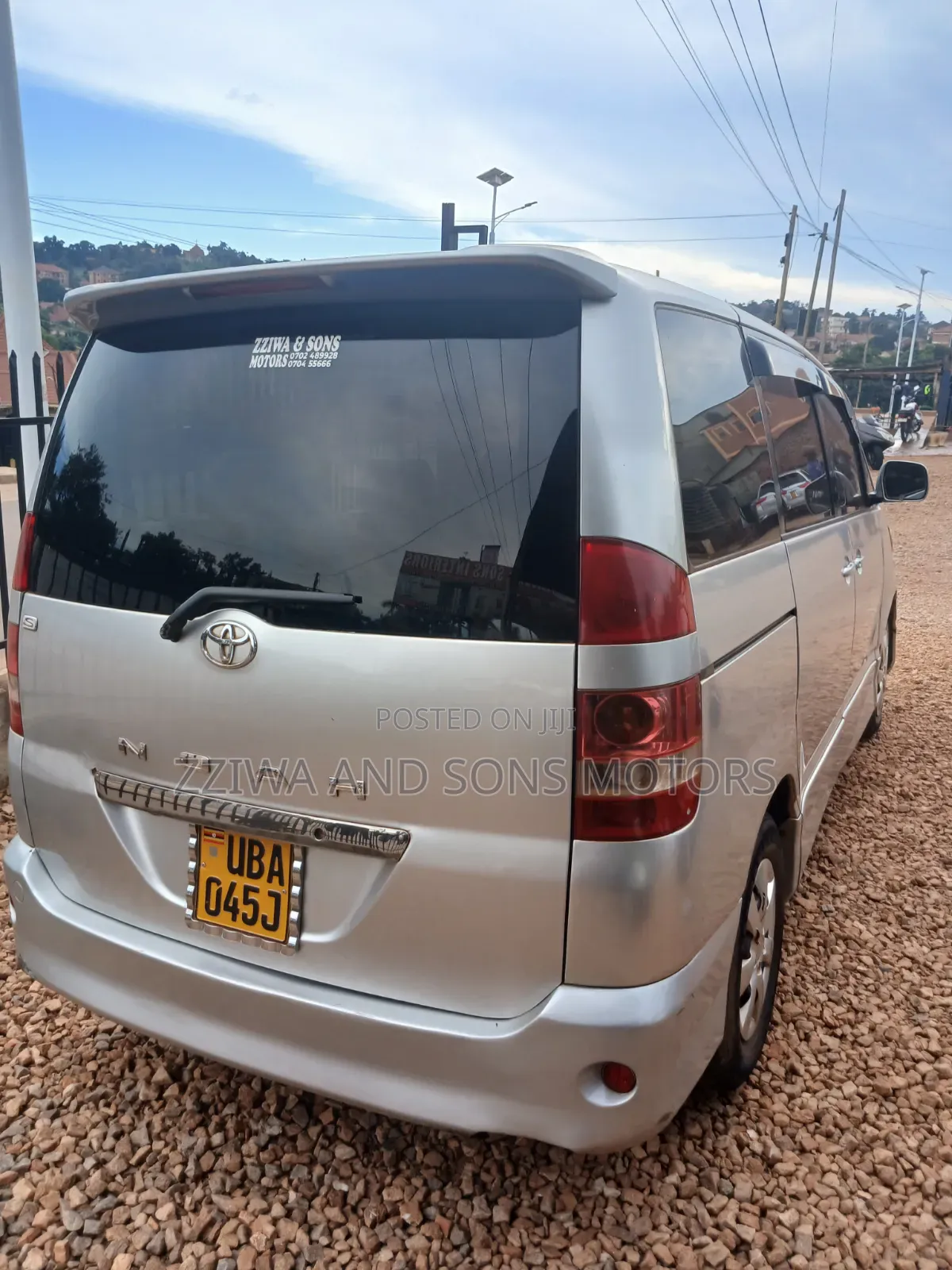 Toyota Noah 2.0 143hp AWD (8 Seater) 2007 Silver
