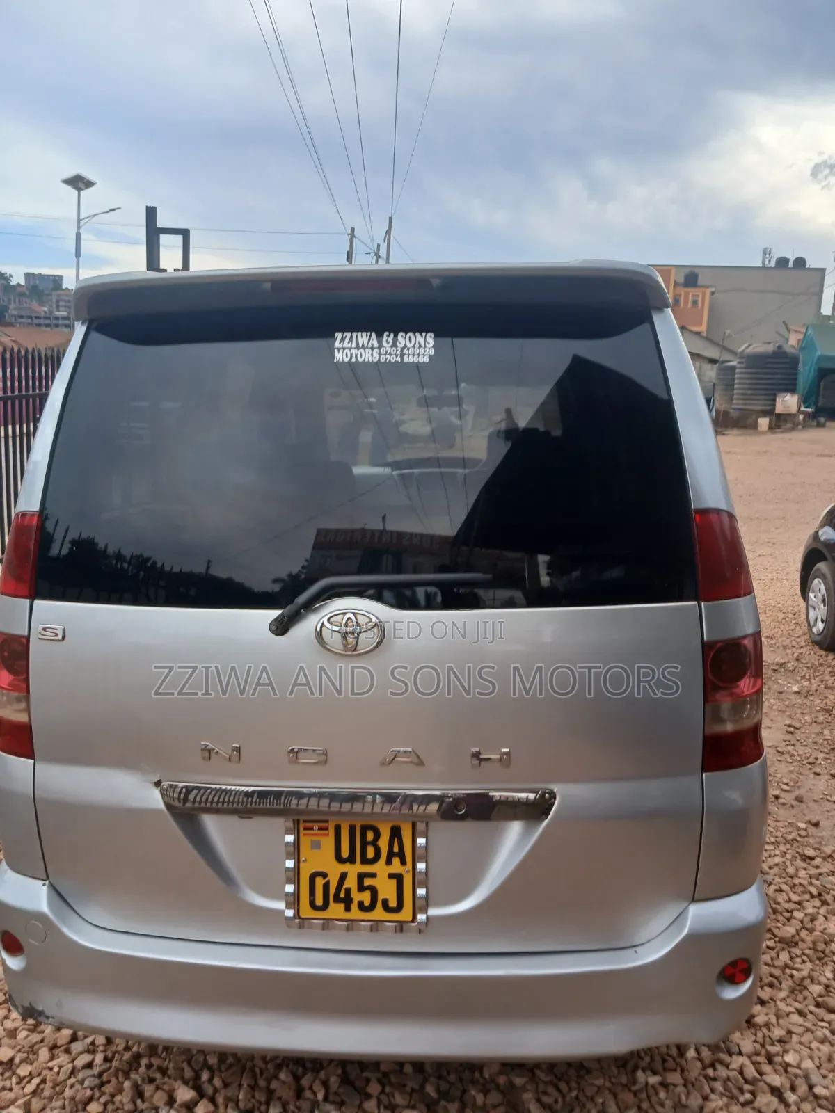 Toyota Noah 2.0 143hp AWD (8 Seater) 2007 Silver