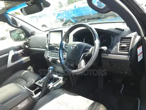 Toyota Land Cruiser 4.6 V8 ZX 2017 Black