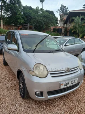 Toyota Sienta 1.5 AWD 2007 Silver
