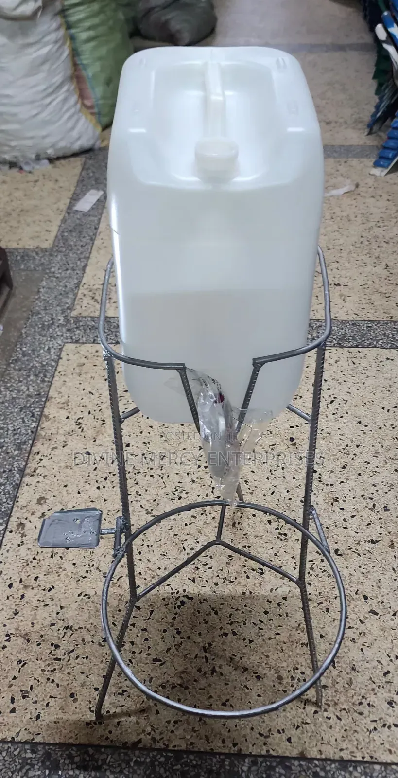 Plastic Jerrican Dispenser With Mental Stand