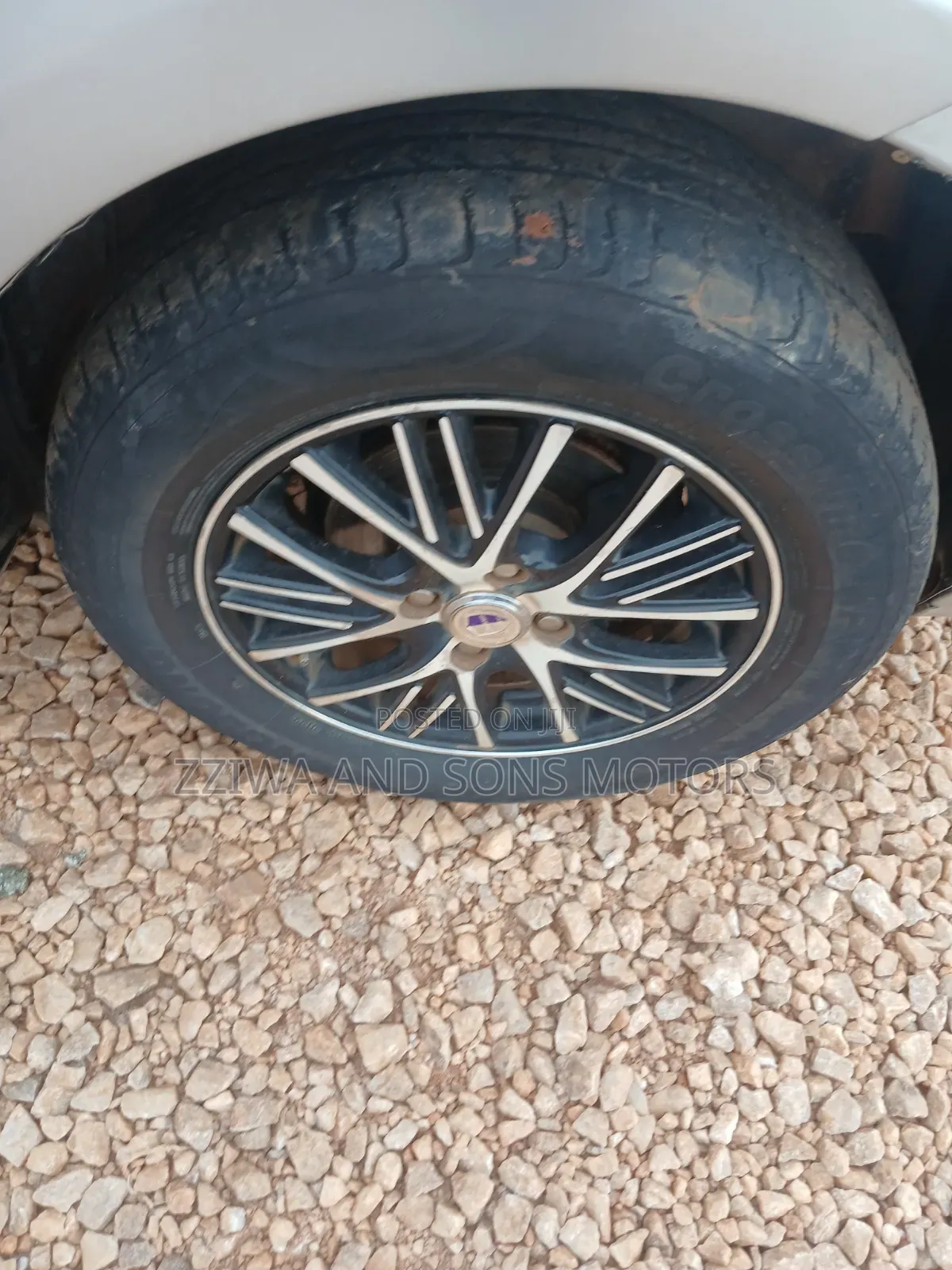 Toyota Sienta 1.5 AWD 2007 Silver