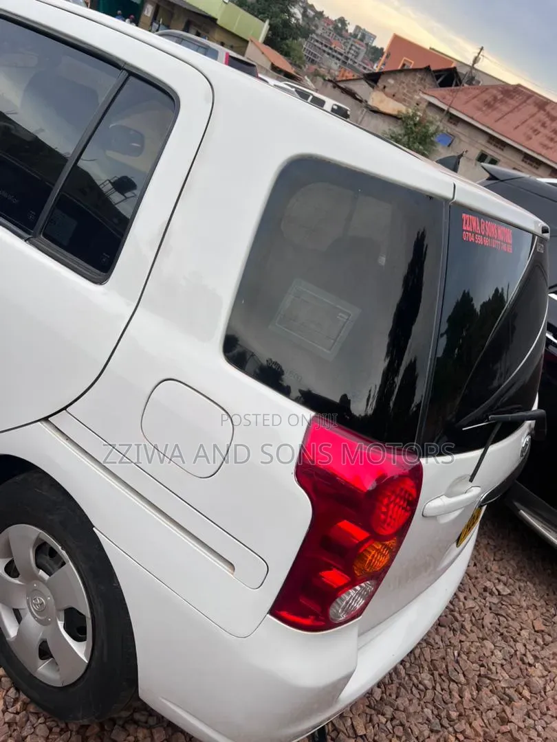 Toyota Raum 1.5 AWD 2002 White