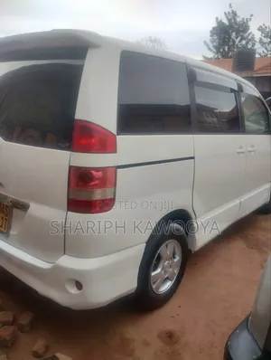 Toyota Noah 2004 Pearl